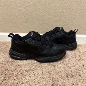Men’s Nike Air Monarch IV (size 10)